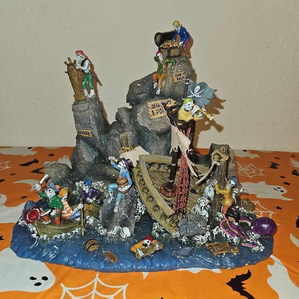 Spooky Town Collection Dead Man's Point Table Decor - Picture 3 of 7